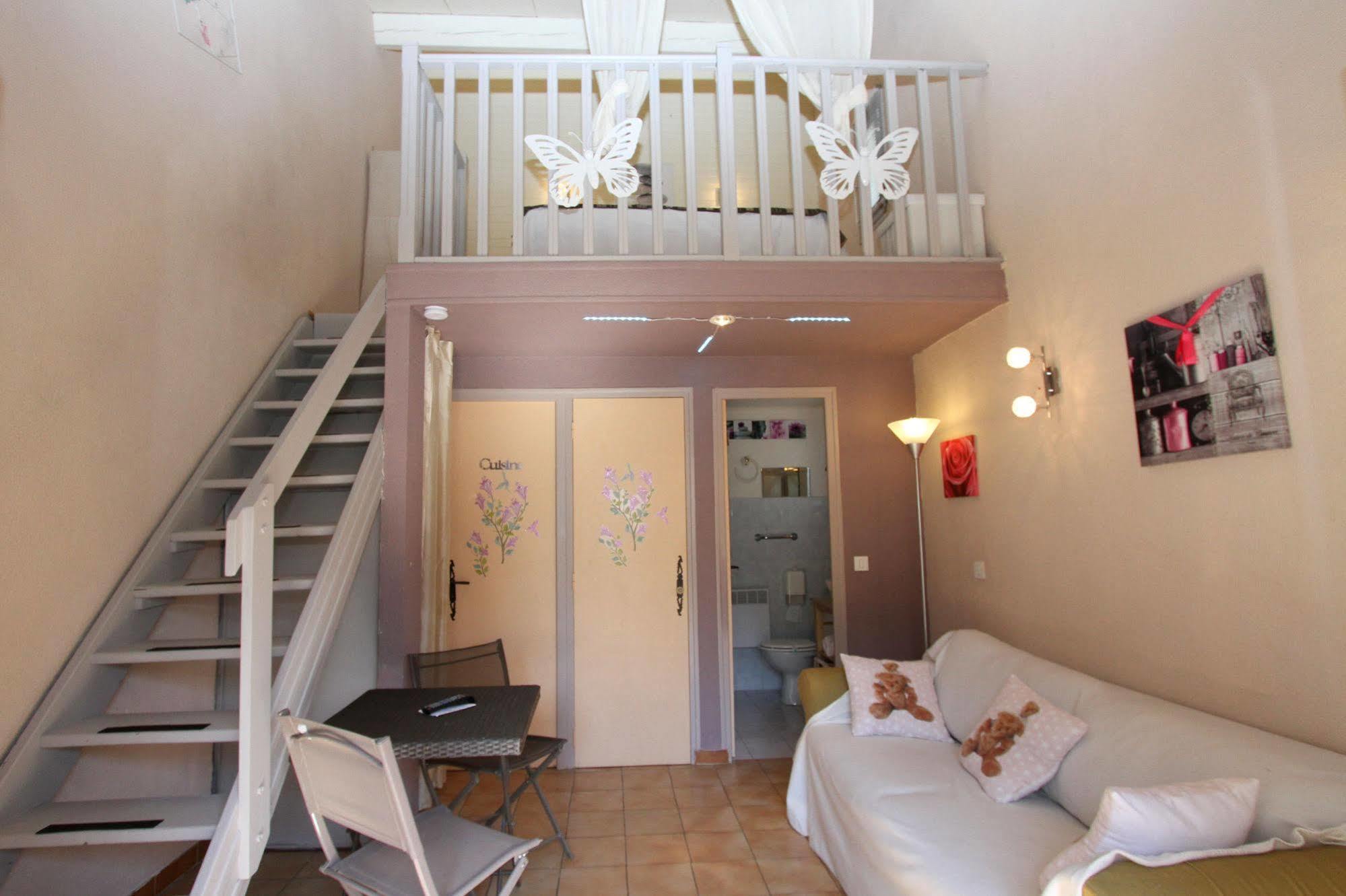 Auberge Des Pins Tourrettes Exterior photo