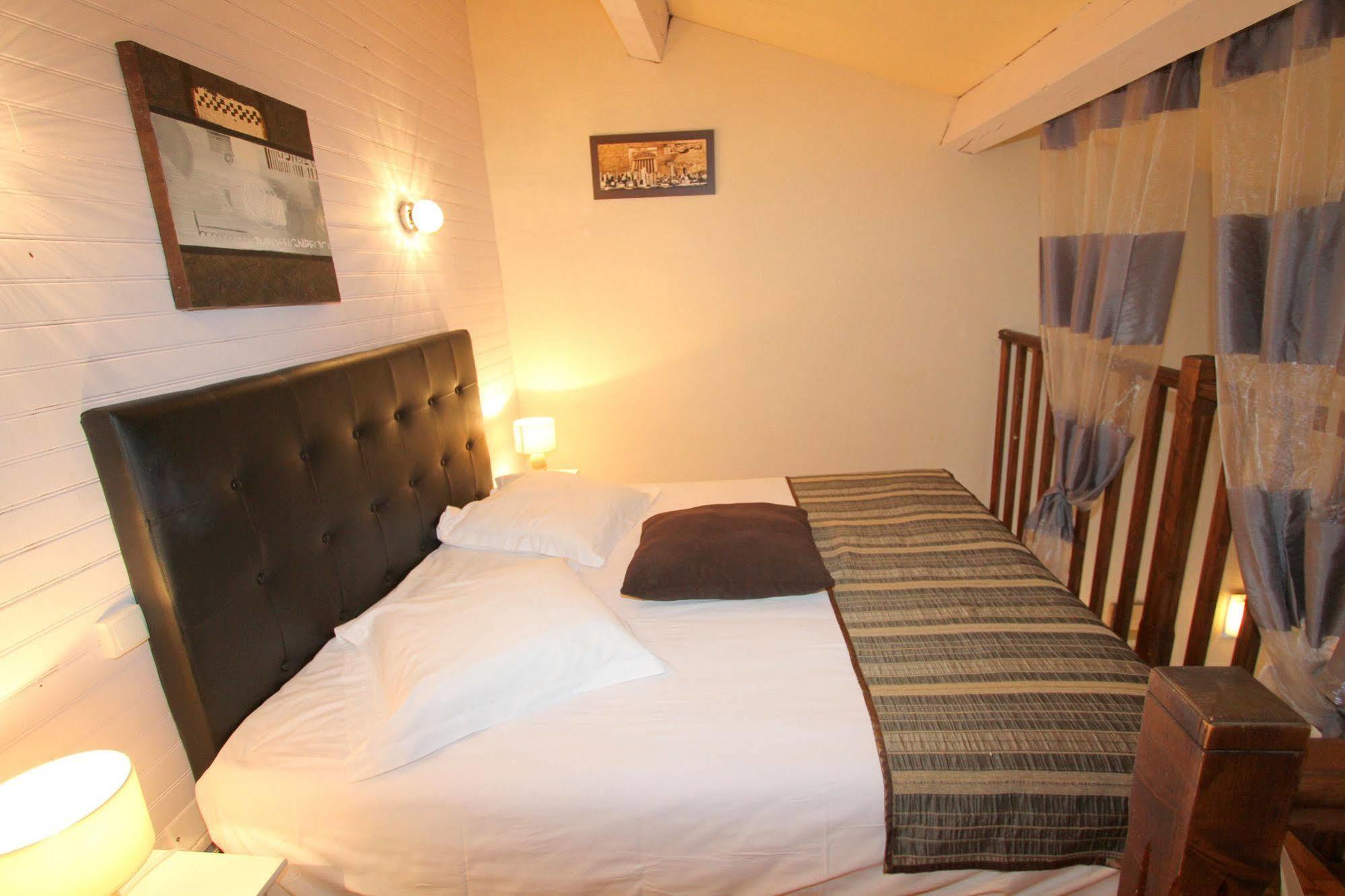 Auberge Des Pins Tourrettes Exterior photo